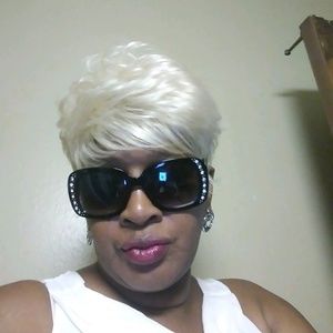 Meet your Posher, Nanette